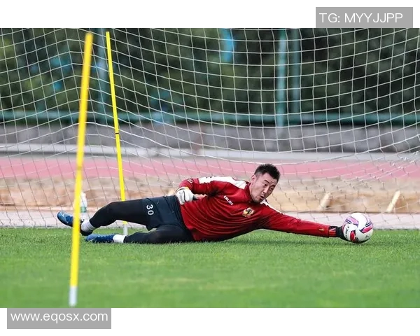 中甲门将精彩扑救瞬间回顾展现守门员的无畏与技术之美